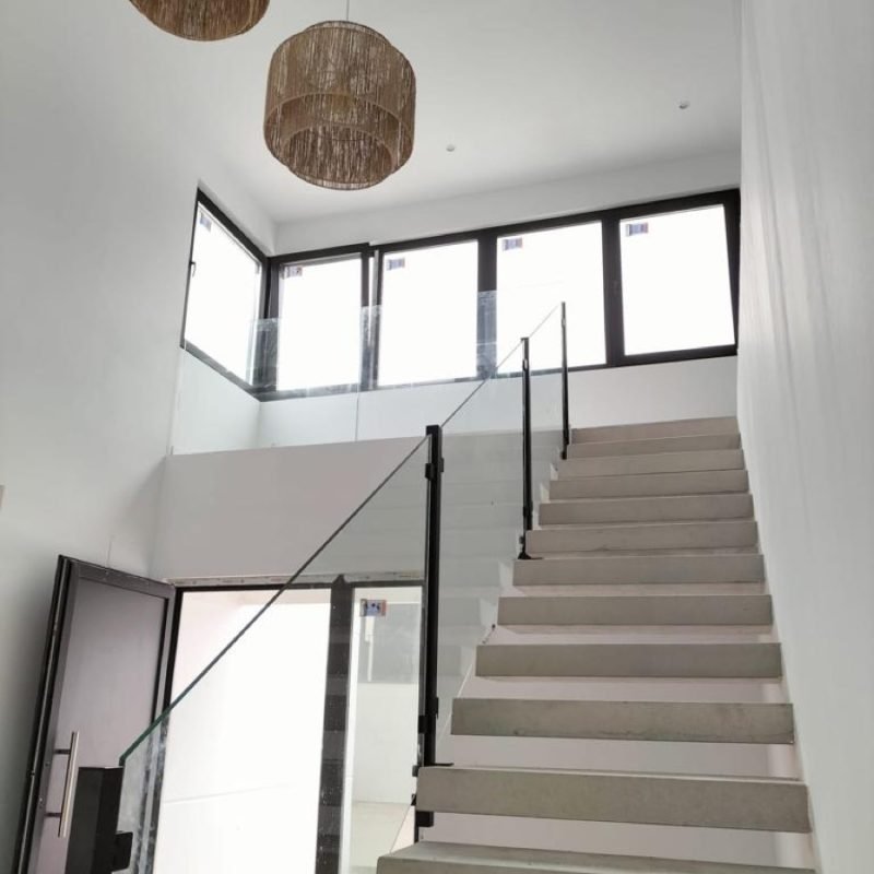 Montaje escalera y pasamanos cristal3